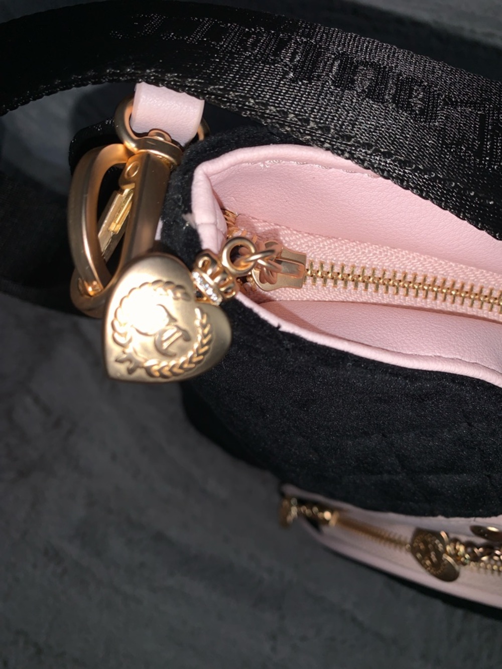 🆕- Juicy Couture JUICY TALE Black Quilted Weekender Bag with Pink Trim - Picture 7 of 9